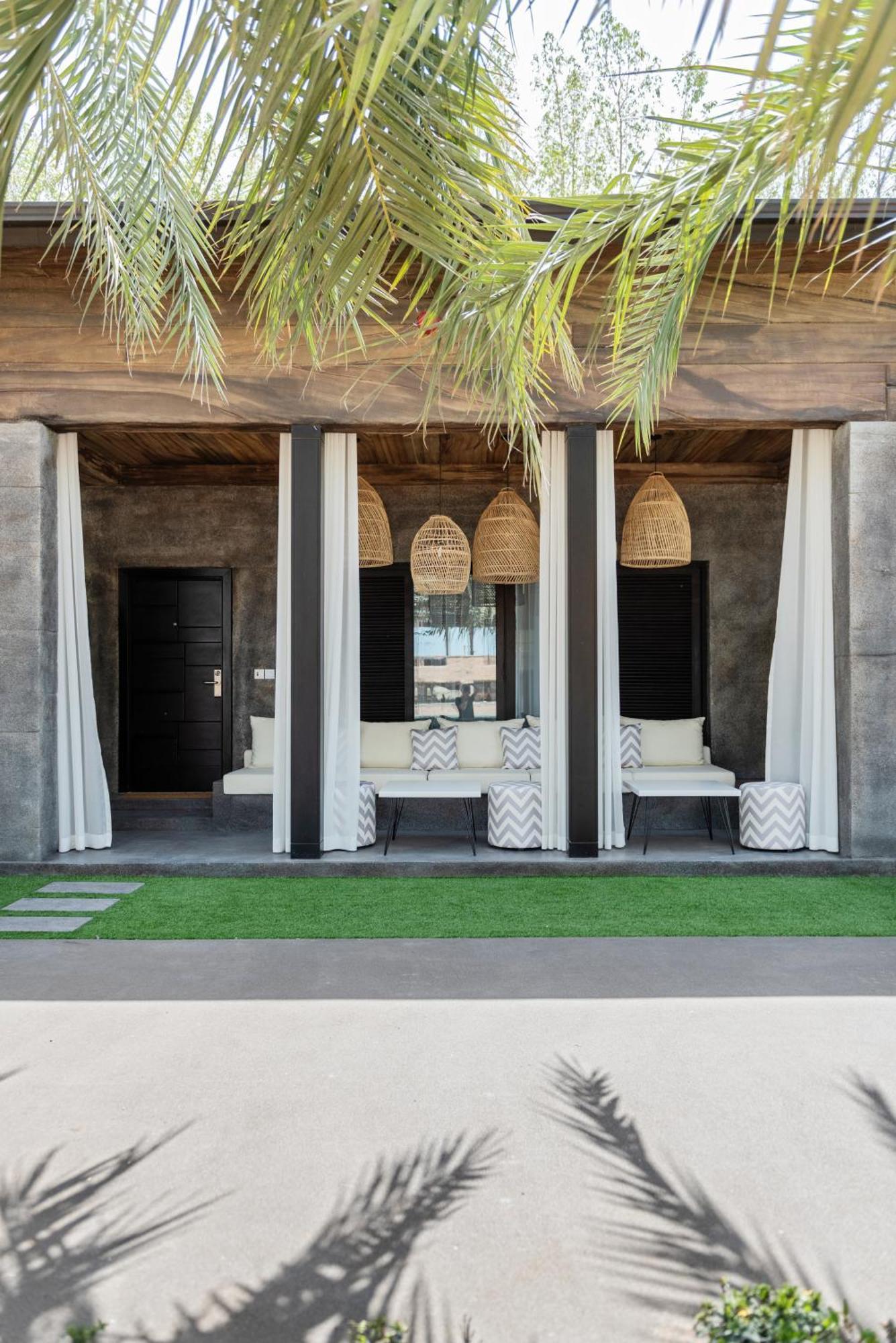Premium Giraffe Arena Chalet Includes Complimentary Emirates Park Zoo Entry Tickets